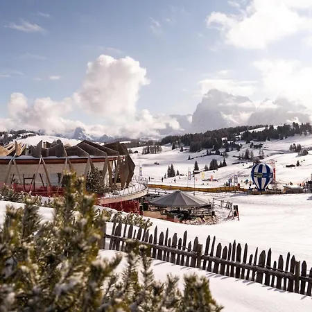 Hotel Alpina Dolomites 5*